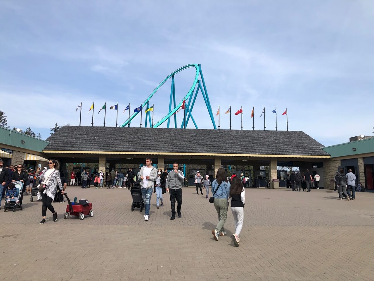 Guide to visiting Canada's Wonderland with little kids - our everywhere